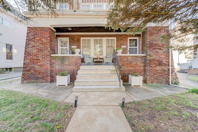 Building Photo - 6922 Plateau Ave Unit A