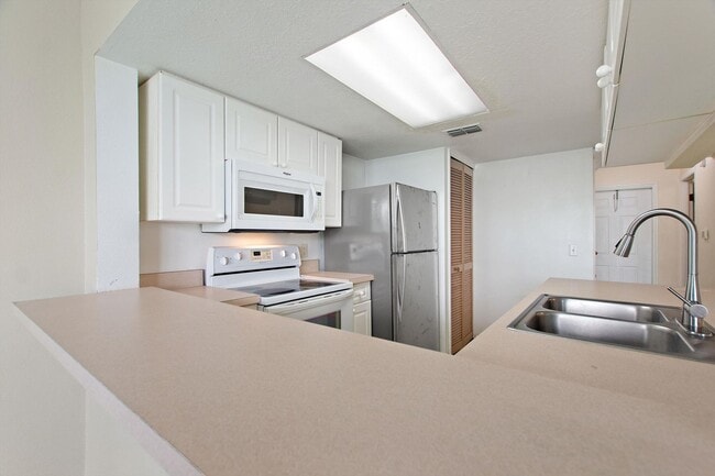 Photo - Welcome to Island Club Resort! Spacious 3-bedroom 3-bathroom Townhouse!