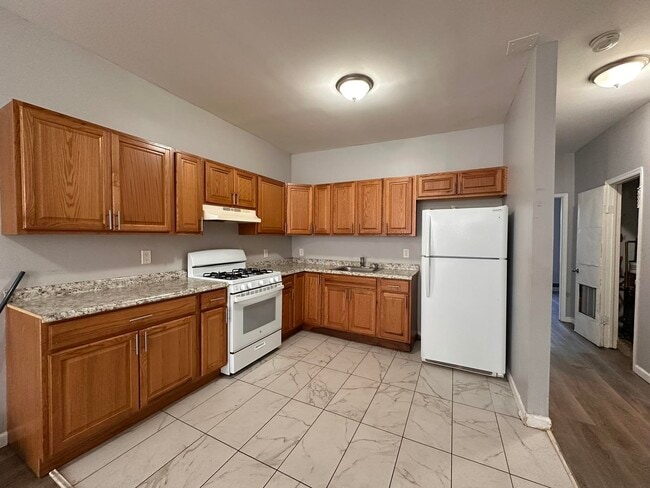 Photo - 286 MARTIN LUTHER KING JR Dr Unit 3