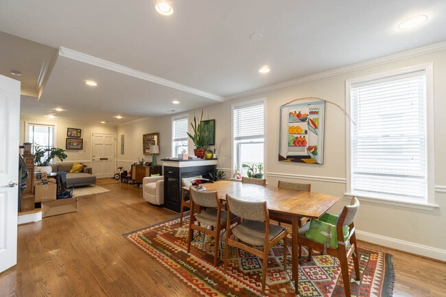 Photo - 904 Webster St NW