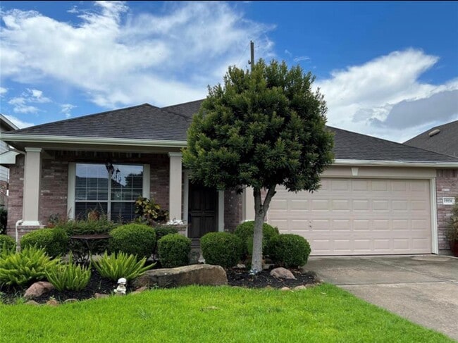 Building Photo - 15930 Hidden Crest Dr Rental