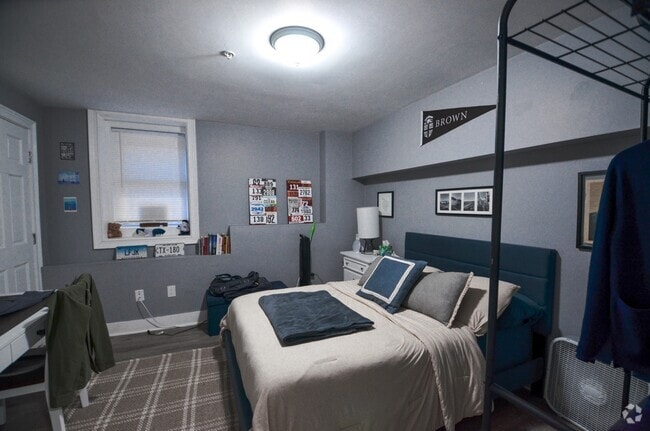 Building Photo - 161 Waterman St Rental