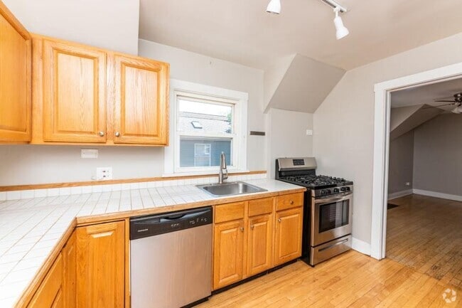 Building Photo - 2 bedroom in Chicago IL 60618 Unit 2 Rental