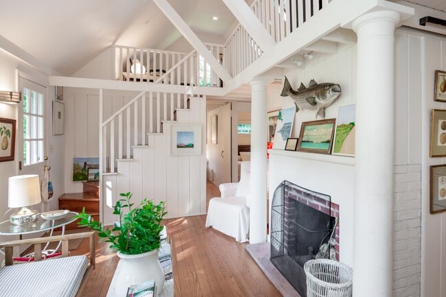 Photo - 25 Cove Rd N