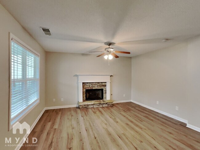 Photo - 323 Rosemont Ct