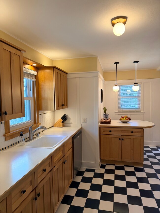 Photo - 821 Minakwa Dr