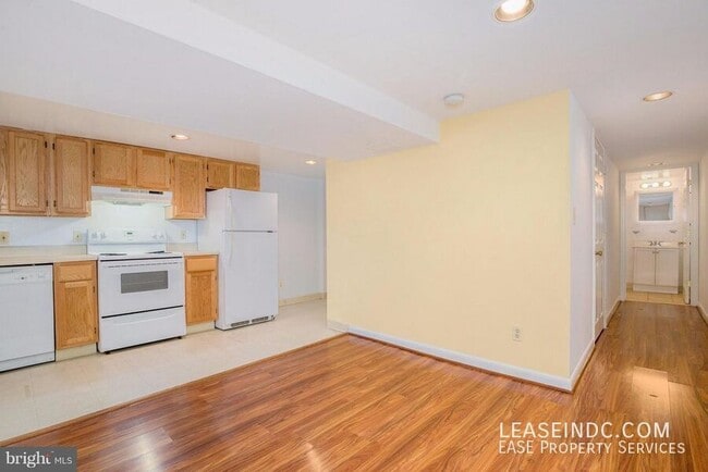 Photo - 29 T St NW Unidad #2