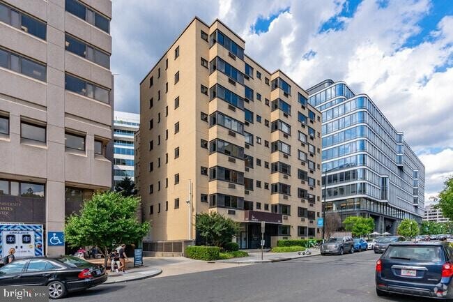 Photo - 2141 I St NW
