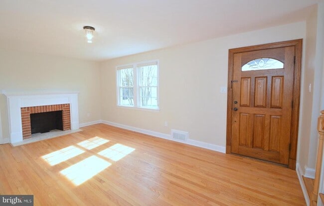 Photo - 2441 N McKinley St