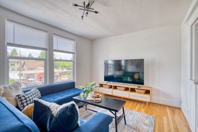 2114 E Burnside St Unidad SI ID1611902P