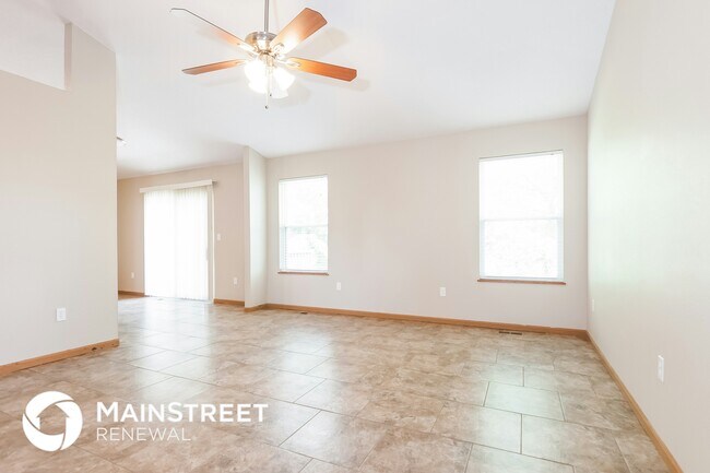 Photo - 918 Creekview Ct