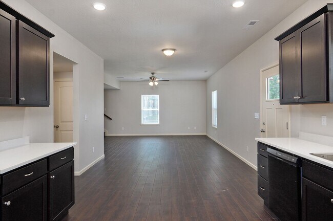 Photo - 1320 E Elm St Unit Elm 1320  C