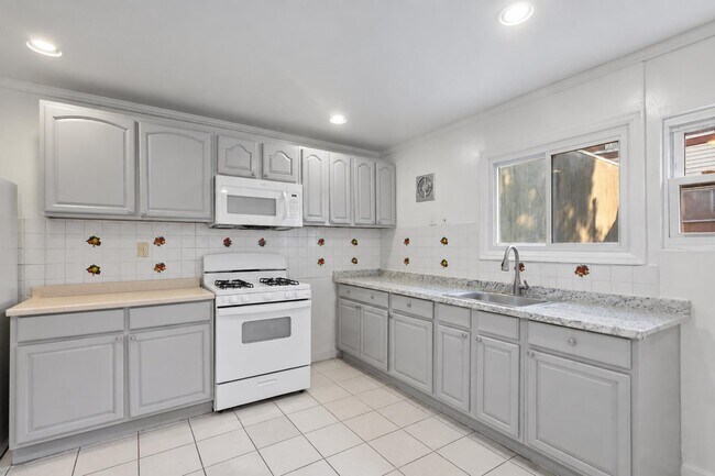 Photo - 303 43rd St Unit 2
