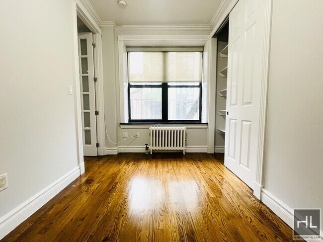 Photo - E 13TH ST. Unidad 16