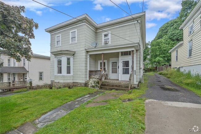 Building Photo - 103 E 7th St Rental