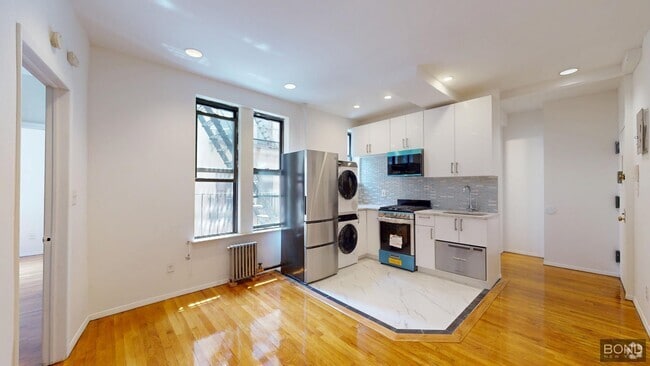 Building Photo - 237 E 5th St Unit 5 Rental