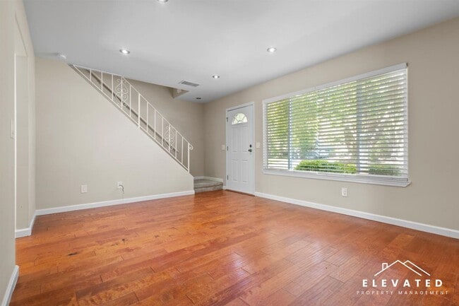 303 Algiers Ct