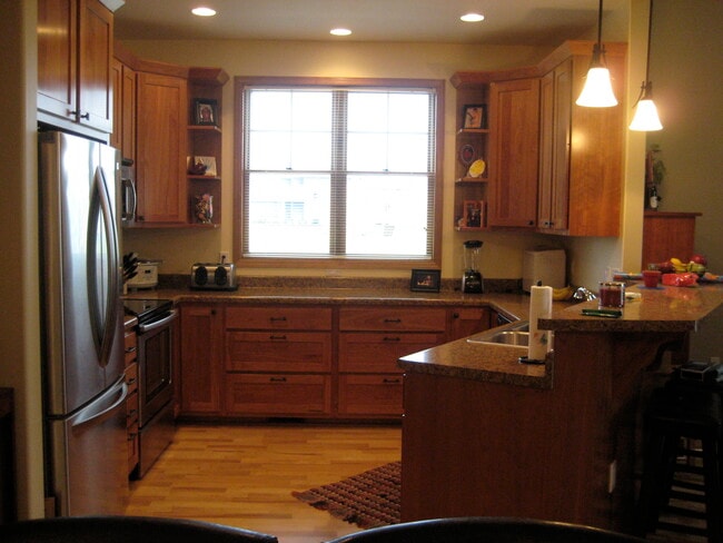 Cocina con gabinetes hechos por Amish - 420 Breckenridge Rd