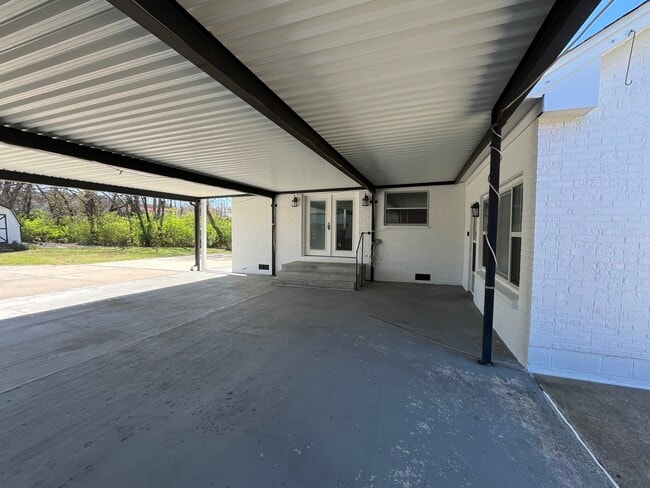 very large covered patio - 2101 Jade Dr