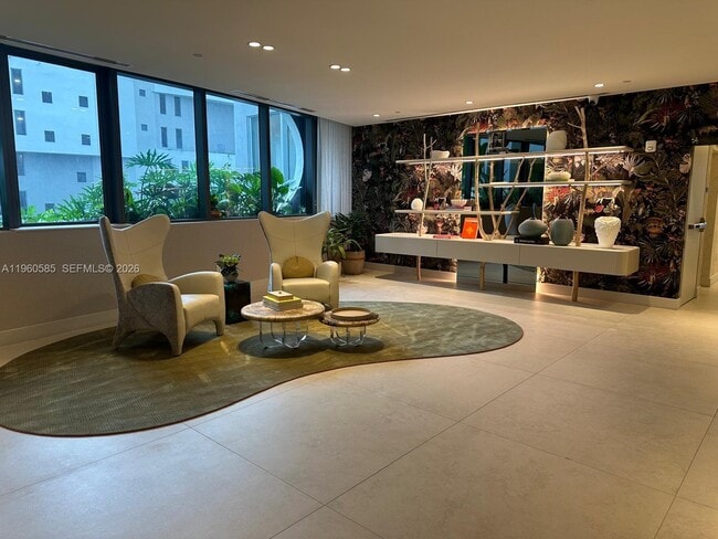 Photo - 700 NE 24th St Unidad 2605