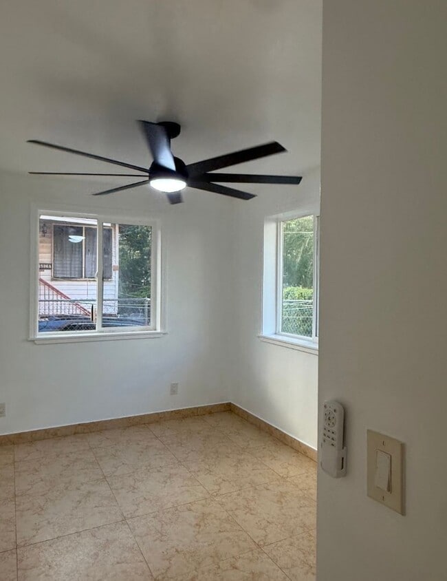 Photo - 1536 Amelia St
