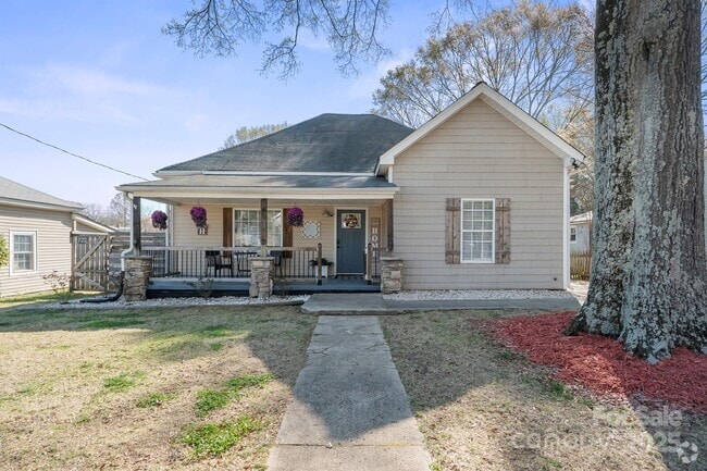 Building Photo - 41 Selma Dr Rental