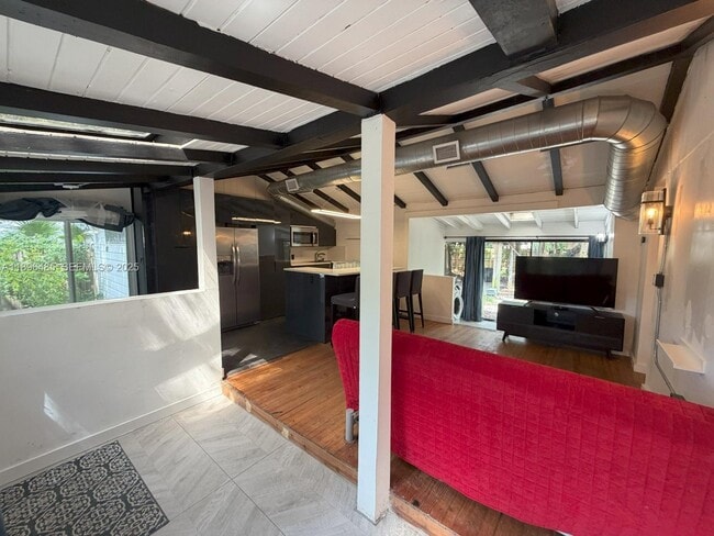 Photo - 491 NE 163rd St