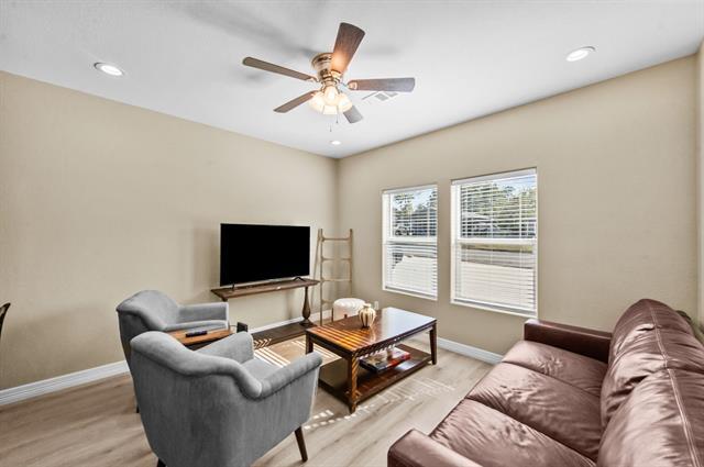 613 W Elm St