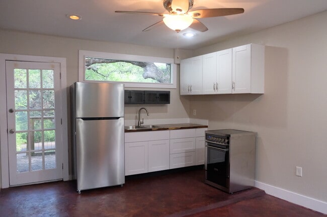 Photo - 1811 Alameda Dr Unit Cottage in the Oaks