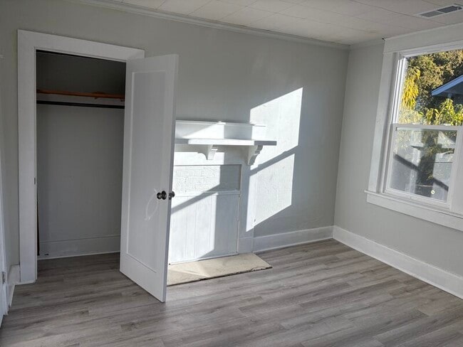 Photo - 225 Poplar St Unit A