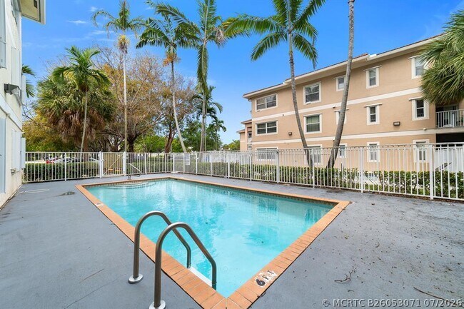 2901 Riverside Dr Unit 201