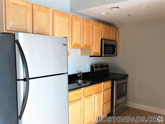 Building Photo - 26 Portland St Rental
