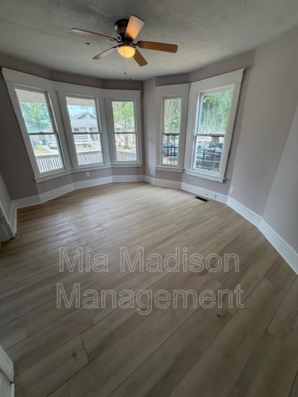 Photo - 513 W 35th St