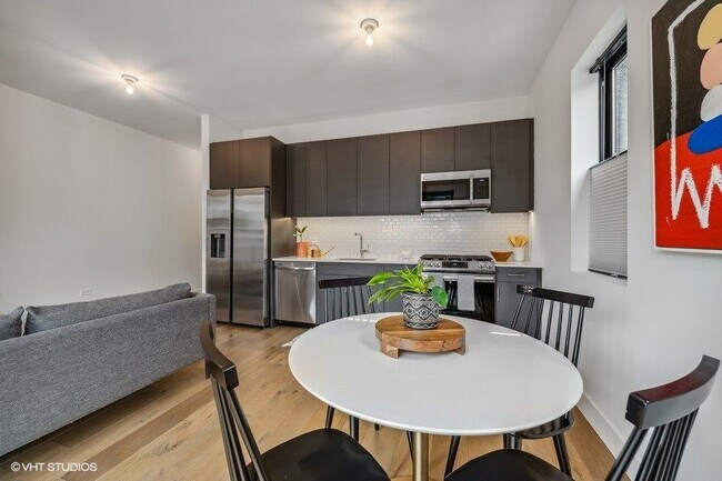 Photo - 2228 N Kedzie Blvd Unidad 206