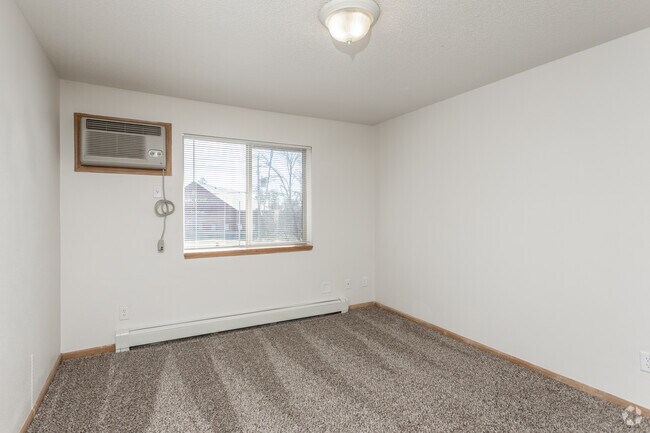 2BR, 2BA - 920 SF