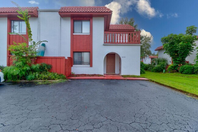 Cozy Townhome in South Daytona! - Cozy Townhome in South Daytona!