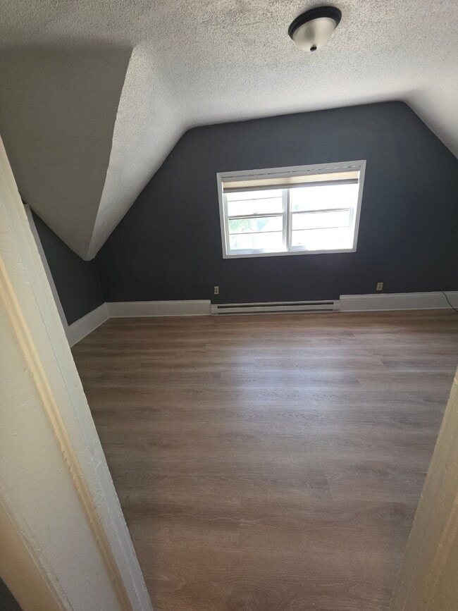 Photo - 110 1st St NW