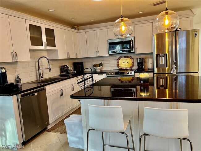 Photo - 283 Cypress Way W