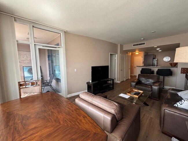 Photo - Modern Downtown Condo with Balcony, Pool, ...