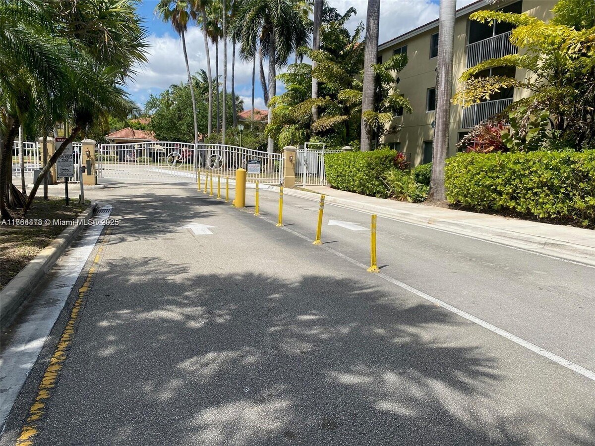 Photo - 470 S Park Rd Unidad 7-205