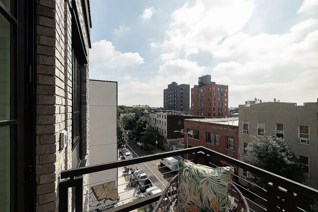 73 Starr St Unit 5A