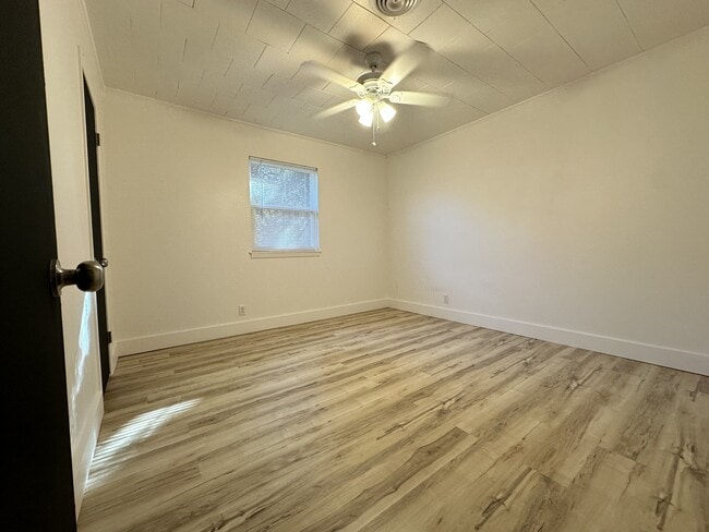 Photo - 107 Elliott Pl