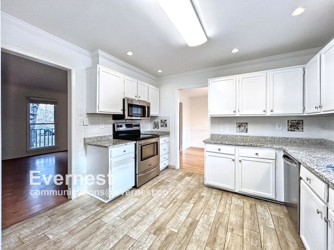 Photo - Beautiful 4-Bedroom Home with Modern Comforts / Pet-Friendly / Vouchers Accepted / Available Now!