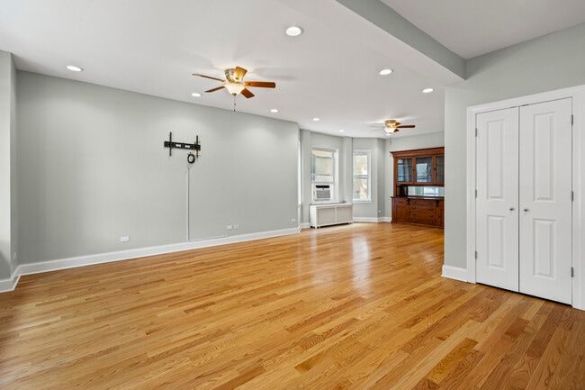 Photo - 3751 W Irving Park Rd Unit 1