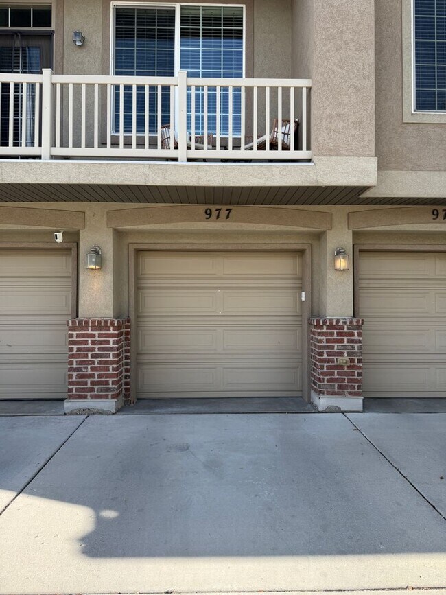 977 Chelsea Ln
