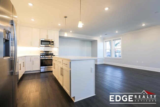 Building Photo - 80 N Beacon St Unit 1