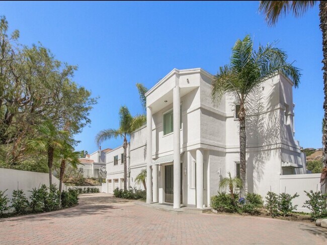 5 Bedroom Single Family Home in Calabasas - 5 Bedroom Single Family Home in Calabasas
