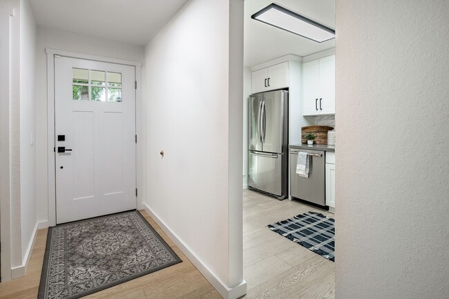 Photo - 2Bd/2Ba Bellevue Condo Unit D1