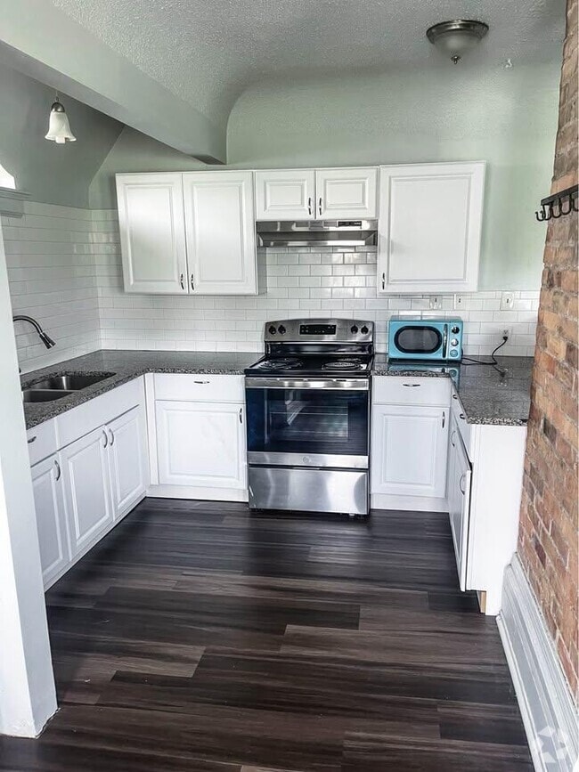 Building Photo - 2160 Glenwood Rental