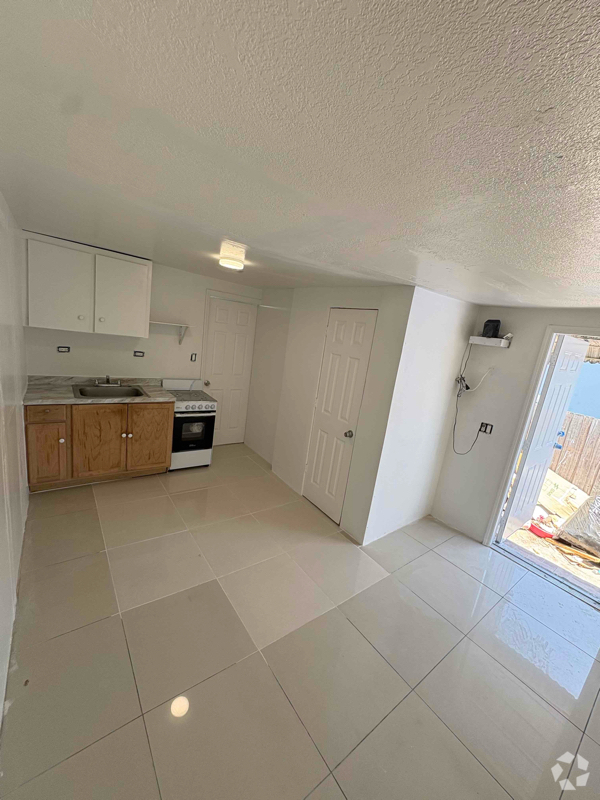 Building Photo - 1331 SW 129th Ave Rental